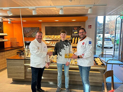 Übergabe Iphone Baeckerinnung Lehrstellenboerse